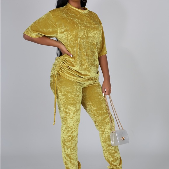 Glamour Velour Sets - Picture 4 of 4